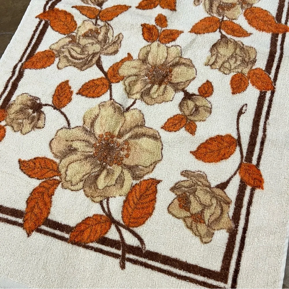 Vintage 1970s Retro Towel Brown & Orange Floral Design 41”x21”